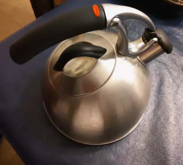 OXO Teapot Kettle Giid Grip Uplift 2.0 Qt 18/8 Stainless steel