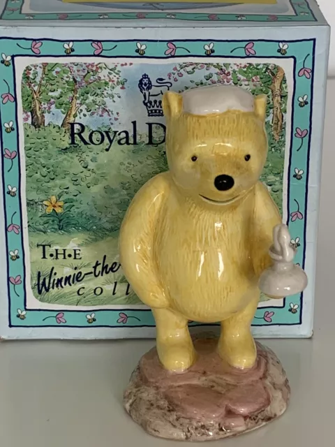 Royal Doulton Winnie The Pooh * Pooh Lights The Candle Figure * WP 11 * Boxed