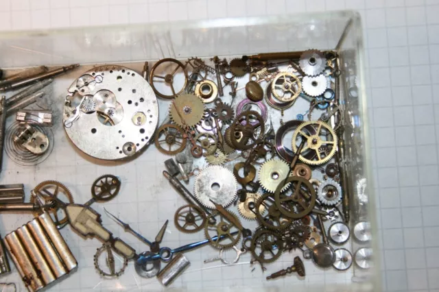 Ersatzteile für Kleinuhren, Taschenuhren, usw.  Aus Uhrmacherwerkstatt        () 2