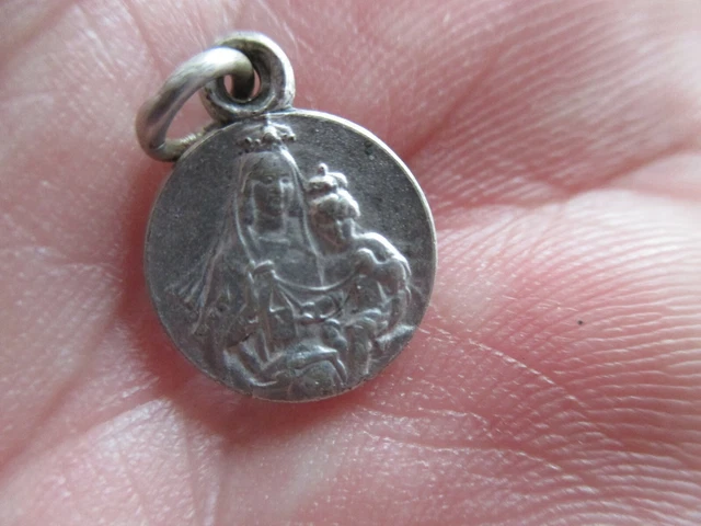 Ancienne Poupée Gégé Des Années 50 Avec Médaille Religieuse – Rare