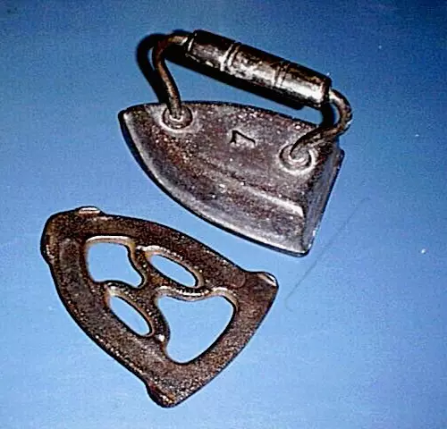 Vintage Black SAD IRON #7 with Cast Iron Hot Plate Trivet Holder Base