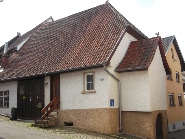 Haus mit Erker und Gewölbekeller Burgnähe Denkmalschutz