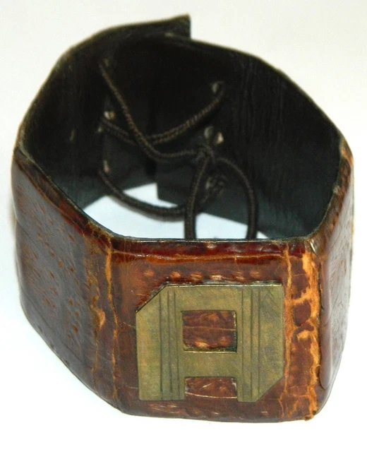 Bracelet manchette cuir femme avec médaillon trèfle signé art'emi