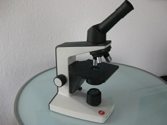 Leitz Wetzlar/Leica Mikroskop HM-LUX 3 + 3 Objektive 4/10/40 mit Beleuchtung-TOP