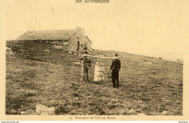 10185 cpa 63 En Auvergne - Transport du lait au Buron