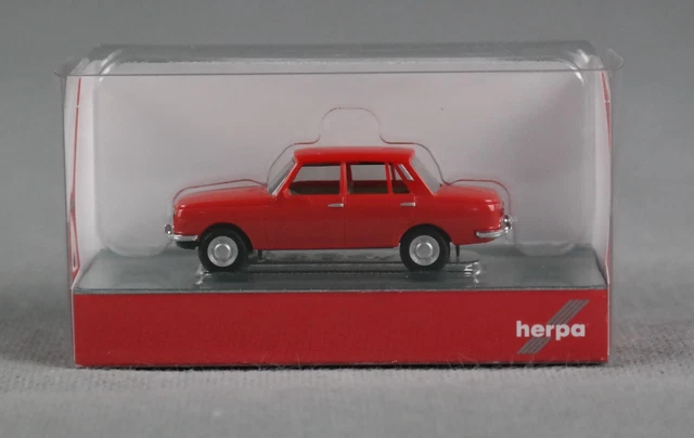 Herpa 420549 Wartburg 353 '66 Tourist Mit Dachzelt - Rote Modellauto Im Maßstab, Detailgetreu