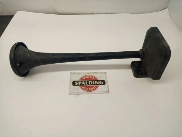 Freightliner Cascadia Air Horn, Hadley 15 Inch   (9577656