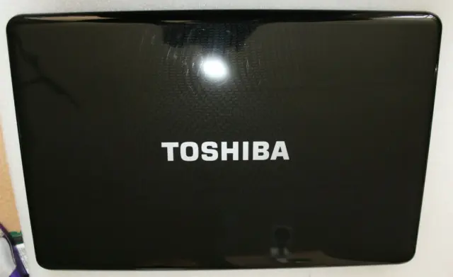 coque capot arrière écran K000099540 pour Toshiba L670 (L670-1KZ)