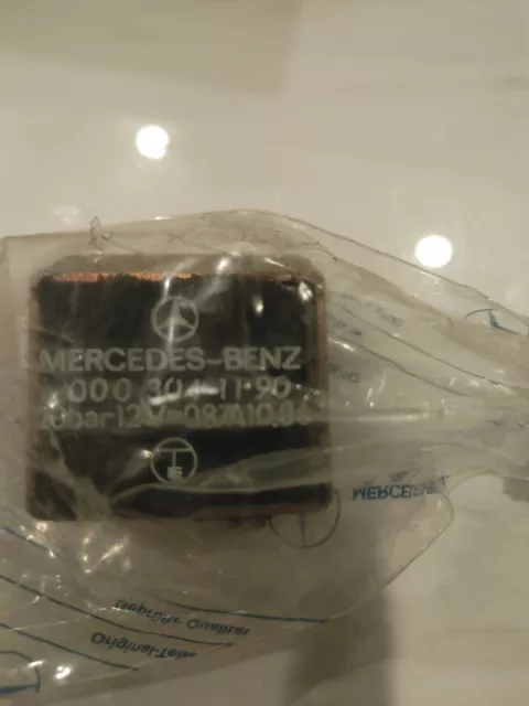 NOS MERCEDES BENZ OEM W123 kick down solenoid 000 304 11 90