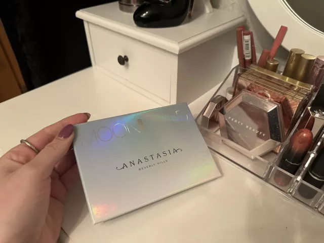 Anastasia beverly hills MOONCHILD highlighter palette