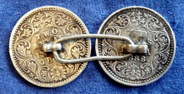 Indien britisch; Manschettenknopf aus 2 x 2- Anna- KM von 1874 + 1888: Ag: 0.917