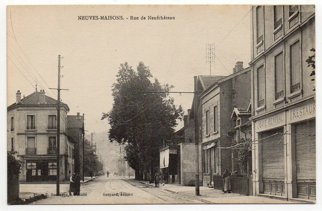 NEUVES MAISONS - Meurthe & Moselle - CPA 54 - le café central rue de Neufchateau