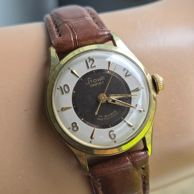 ANCIENNE MONTRE A gousset OMEGA fonctionne mais à restaurer EUR 33,50