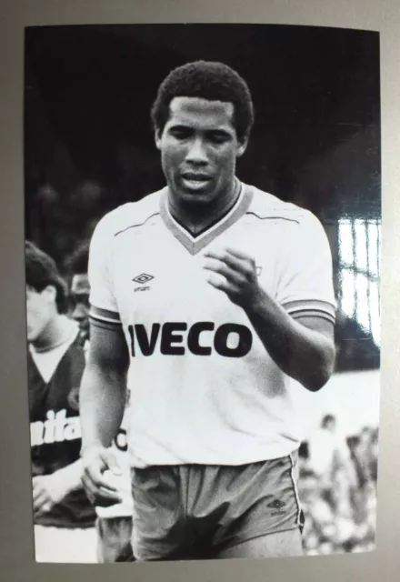 Photographie De Presse Footballeur John Barnes 1984 - Universal Pictorial Press