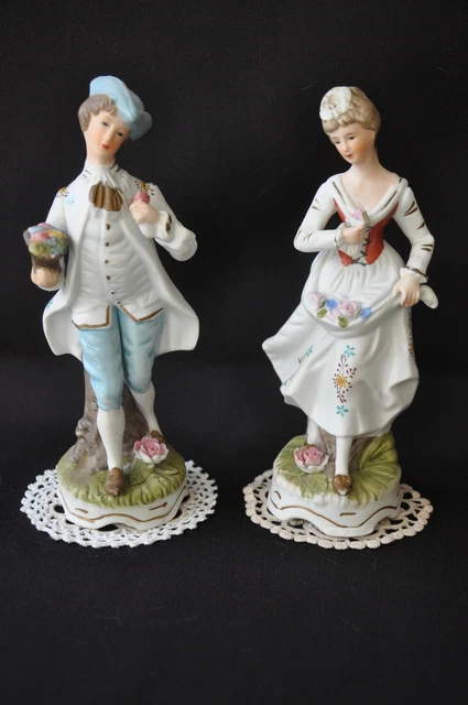 Paire de Figurines Gentilhomme et Damoiselle Biscuit Polychrome 20 cm