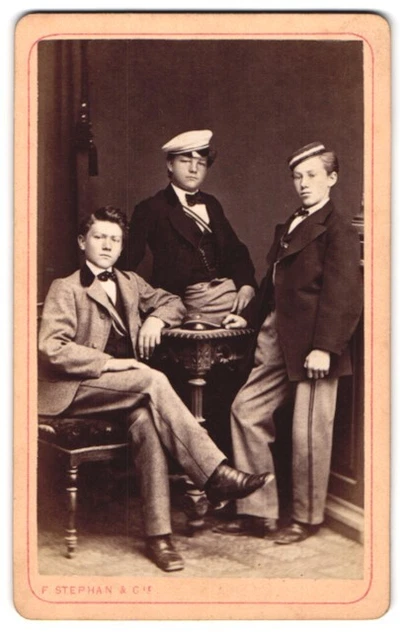 Fotografie F. Stephan & Cie., Winterthur, drei junge schweizer Studenten in Anz