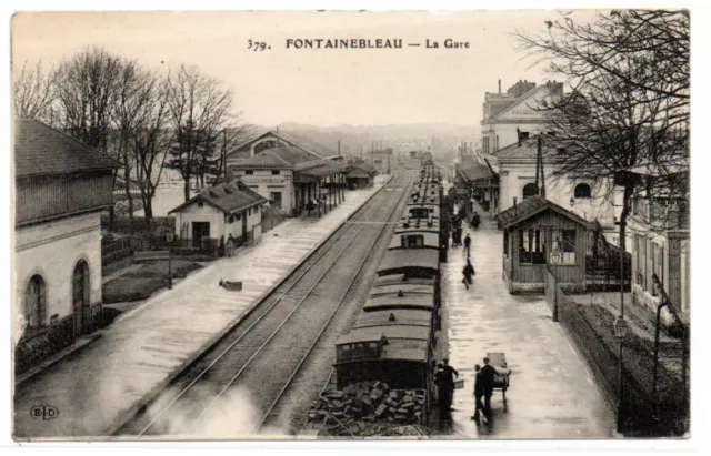 Cpa 77.La Gare de Fontainebleau.The train in the station. Very good condition visible on scans