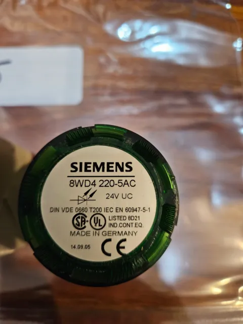 Siemens 8WD4220-5AC New Green Stack Light with LED Light (No cover)