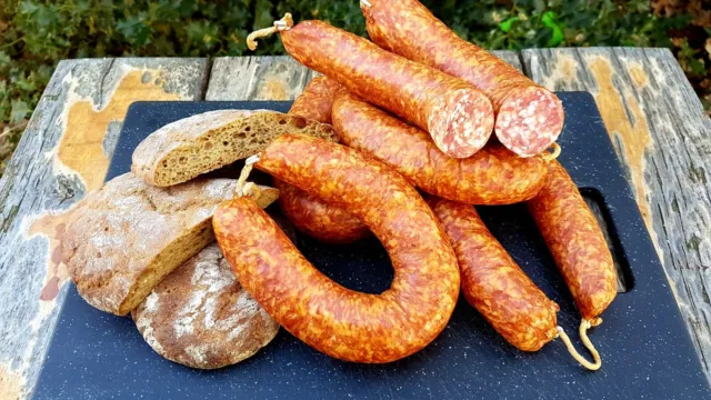 Thüringer Wurst Knackwurst mit Knoblauch Knacker Bratwurst Mettwurst