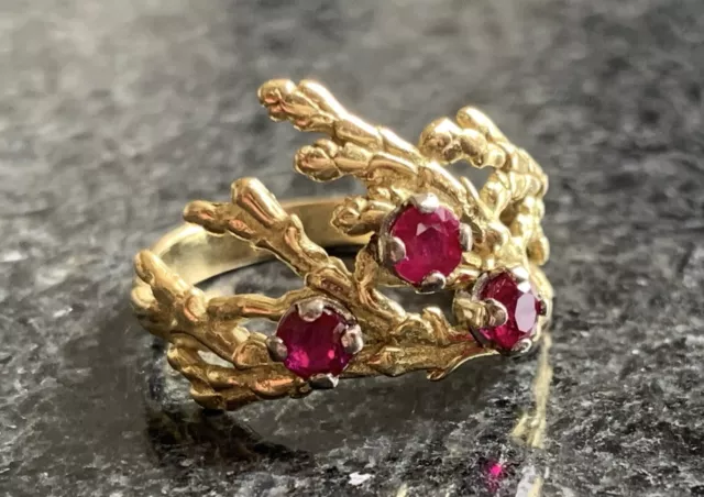18ct Gold Ring, Rubies Naturalistic Modernist Hallmarked Late 20th C Size K /L