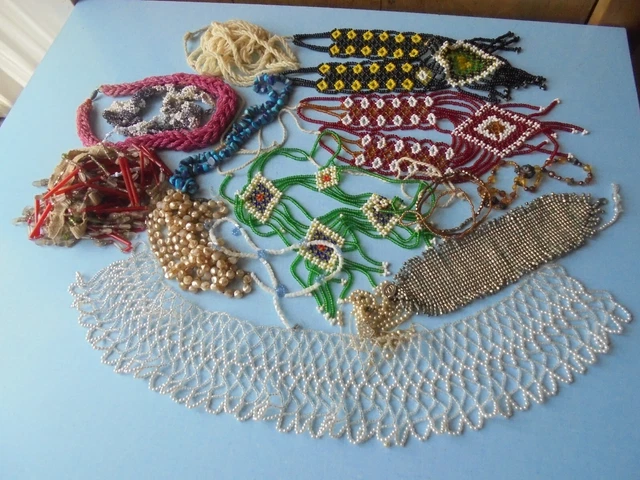 Lot de colliers fantaisie bracelets tous en perles