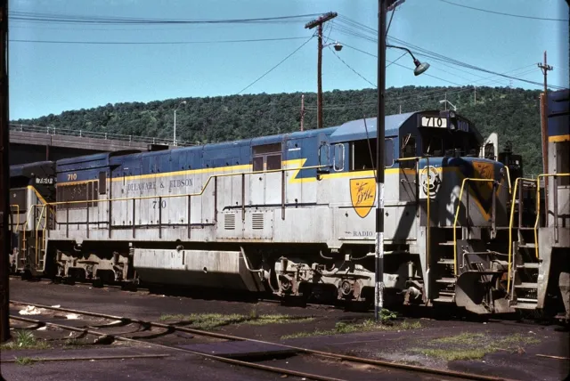 Delaware & Hudson (D&H) - U30C - #710 - Original 35mm Slide