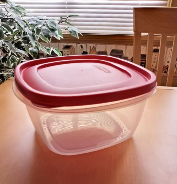 Rubbermaid Lock-Its Divided Food Storage Container with Easy Find Lid, 5.25  Cup, Racer Red