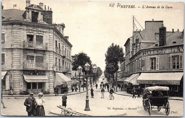 58 NEVERS - l'avenue de la gare.
