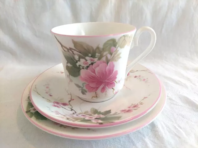 Elizabethan Staffordshire Mirage Cherry Blossom Tea Cup Trio Set Fine Bone China