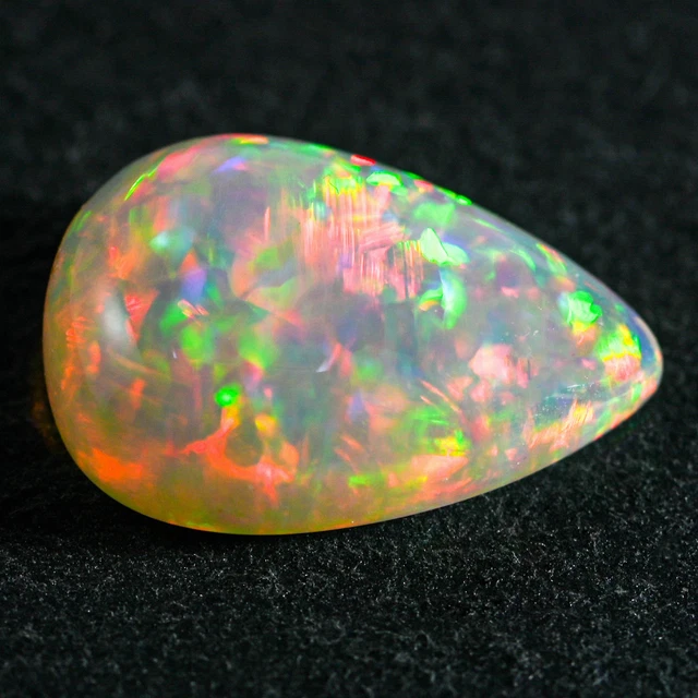 Opale Welo d'Ethiopie - 5,88 Carats - Cabochon - Feux intenses et bien répartis