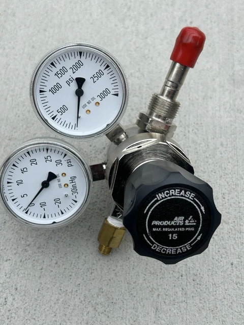 Régulateur D'oxyde Nitreux Air Products CGA-326 E12-244A - Occasion, Fonctionnel, Avec Marques D'usure