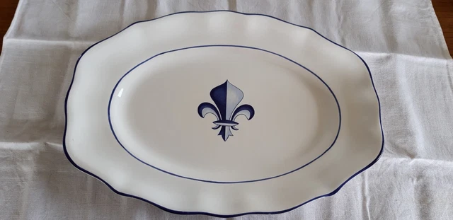 Plat en faïence régional, décor fleur de lys