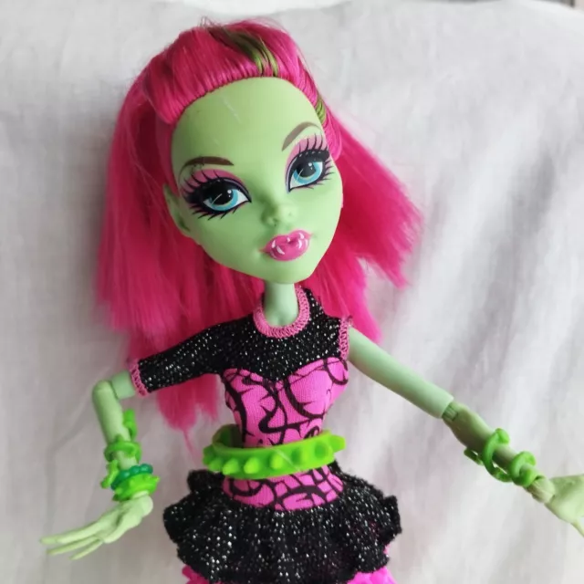 Monster High Venus McFlytrap Ghouls Nigh Out Doll