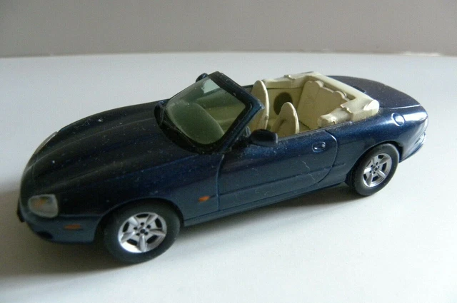 1/43 JAGUAR XK8 VITESSE sans boite
