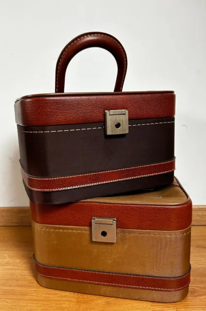 Vanity case vintage années 60 marron et beige en cuir et toile avec une clé