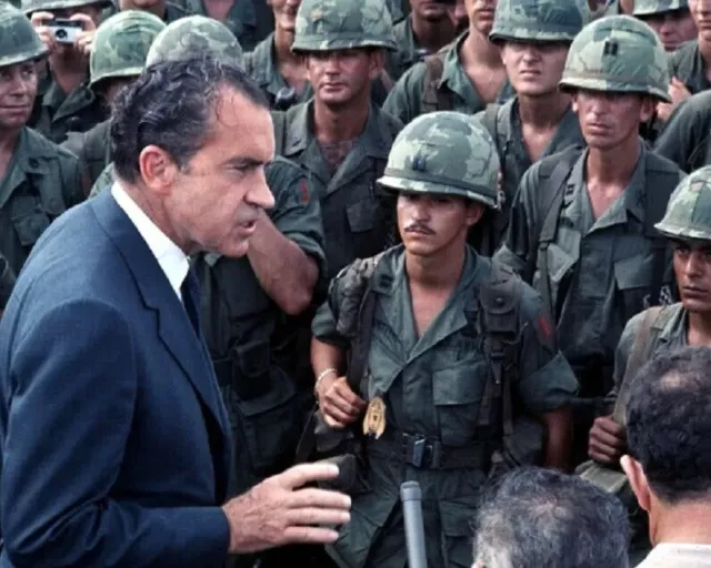 President Richard Nixon With Us Soldiers Vietnam War 8x10 Picture Celebrity Prin