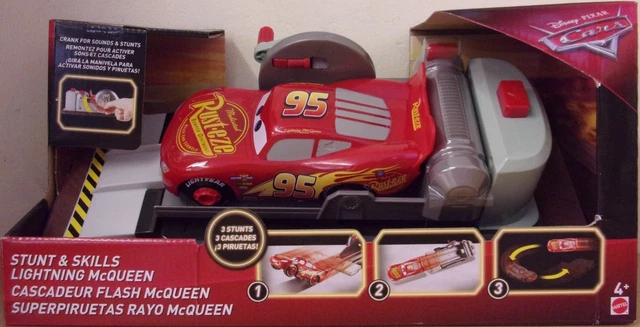 Disney pixar cars stunt store & skills lightning mcqueen