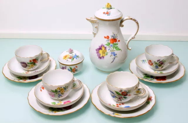 Meissen Blumenmalerei 3 Blumen Goldrand Kaffee Service Tassen Kanne Teller 4 P.