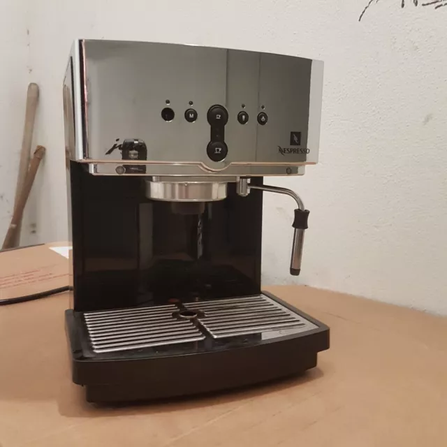 De Longhi Macchina Caffé Espresso Sistema di ricarica Capsule Nespresso con  Cappuccinatore - EN 520.S Lattissima