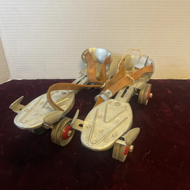 VINTAGE ROLLER SKATES Metal Wards Speedline Dreadknaught wheel 10.00