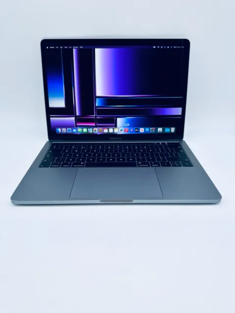 Apple MacBook Pro 13" 2019 ID Touch Bar Intel Quad Core i5 2.4Ghz 8GB 256 GB unità di memoria a stato solido