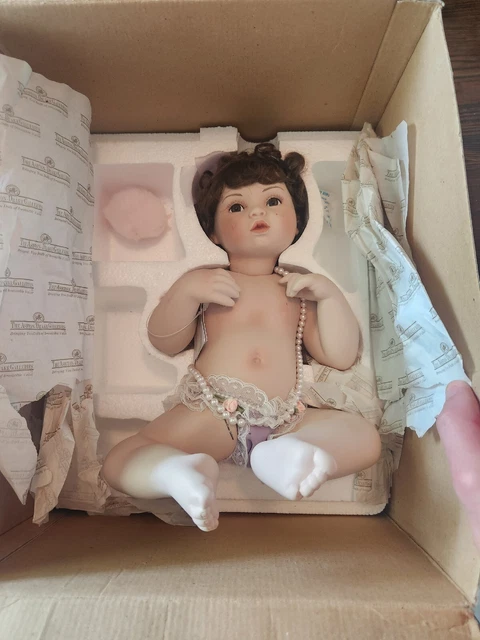 VTG 1995 - Ashton Drake Doll - Pretty As A Picture - 11" Sitting Porcelain Doll