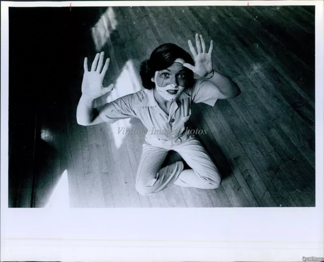 1978 Terri Houck Barry College Drama Student Mimes Box Trap Education Photo 8X10