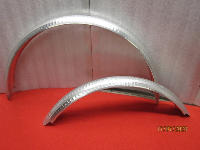 Paire De Garde-boue Vintage Pour Vélo De Ville - Noir Et Blanc Avec Liseré Doré - Ancien Stock, état Correct (8/10) - Pour Pièces/déco
