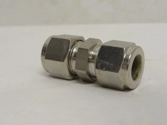 211063 Old-Stock; Parker 8SC8-316 Compression Union; SS-316; Size: 1/2"