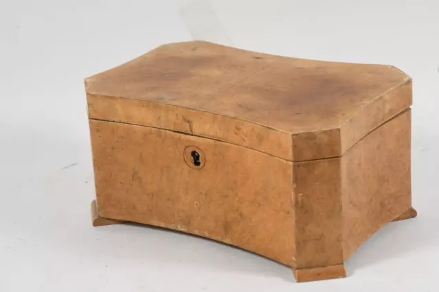 L85H32- Alte Schatulle mit Schlüssel, furnierter Holzkorpus