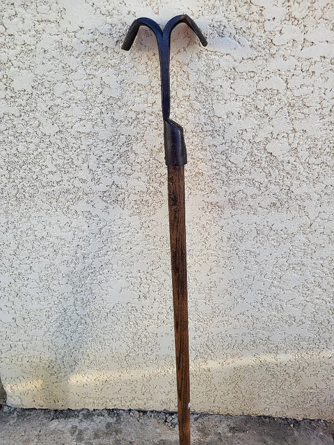 Hache Ancienne Vintage Forgée à La Main En Fer - Outil De Coupe Du Bois Rustique En 2 Pièces - Origine Inde, état D'occasion Avec Réparations