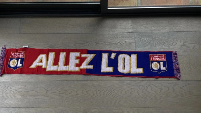 Écharpe olympique lyonnais stade de Gerland