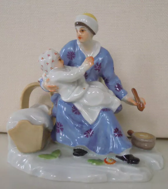 MEISSEN Jugendstil Porzellan-Figur Bauersfrau mit Kind #1829 PORCELAIN FIGURNE