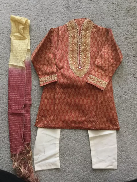 Costume traditionnel indien neuf haut bas et duppatta 1-2 ans